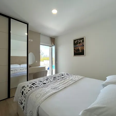 Petar - Private Heated Pool And Sea View Apartman Makarska
