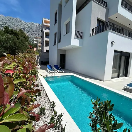 Petar With Pool And Sea View Makarska