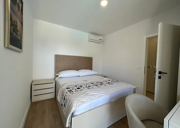 Petar - Private Heated Pool And Sea View Apartment Makarska